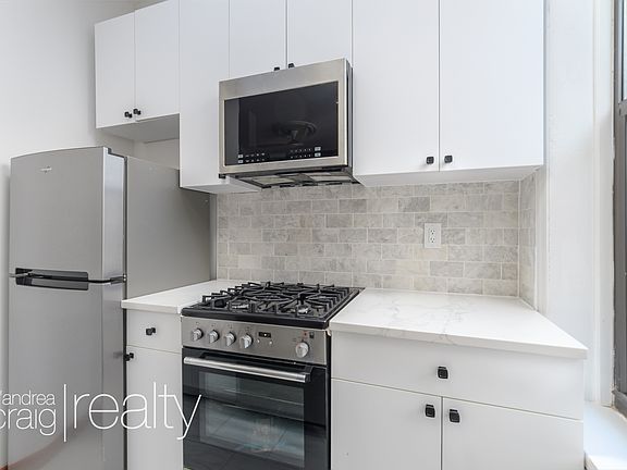 4th image of 317 Smith St #1F