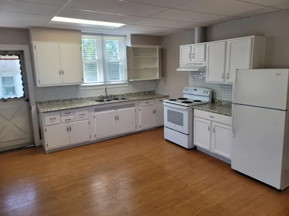 215 Station St APT B, Mc Donald, PA 15057