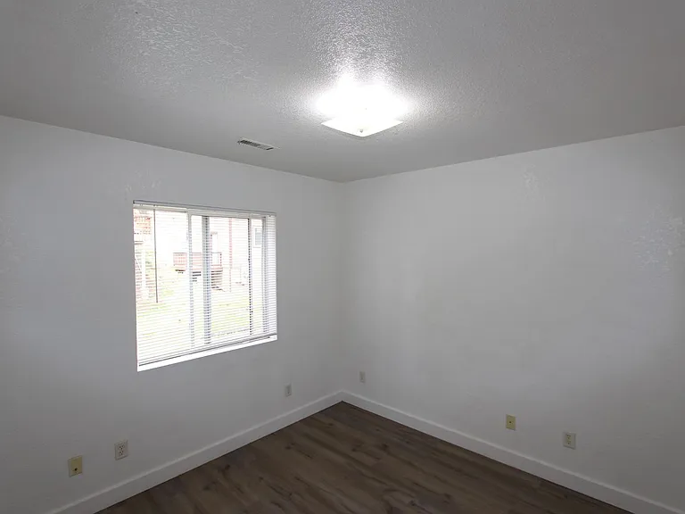 2115 N West St — Photo 22