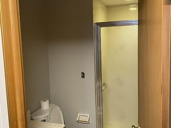 2nd image of 3860 Darbyshire Dr