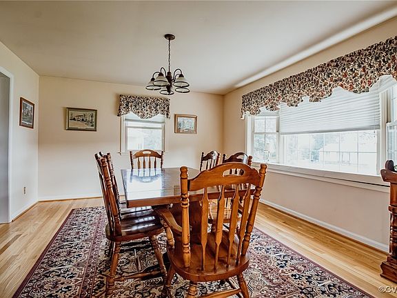 3rd image of 3912 Cambridge Pl