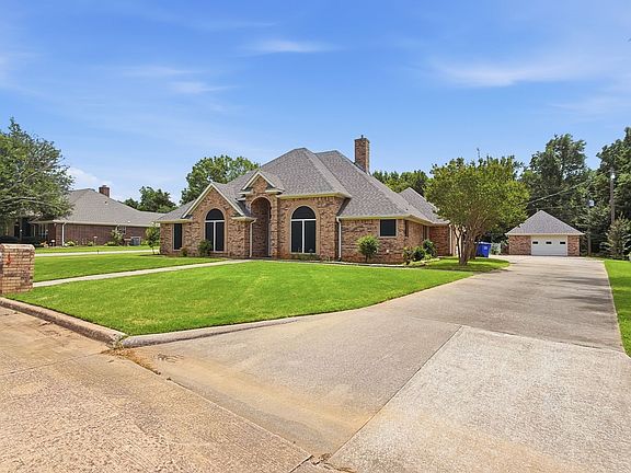 3rd image of 2412 Jolinda Ln