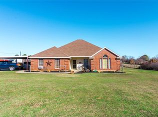 809 Quail Park Ln, Cleburne, TX 76031