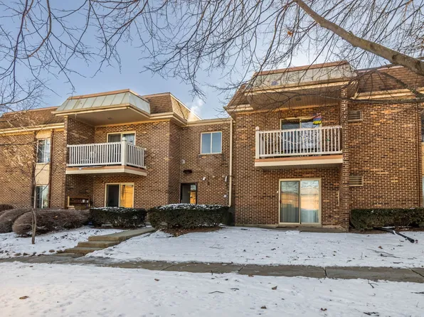 902 W Alleghany Dr APT 2A, Arlington Heights, IL 60004