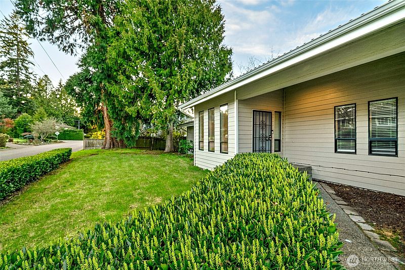 2nd image of 558 SW 298th Street