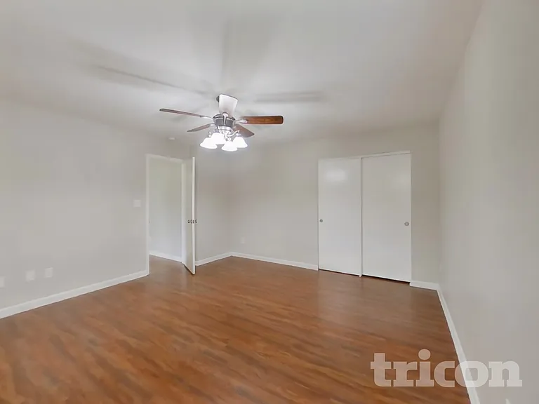284 Woodfield Dr — Photo 8