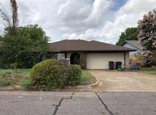 6908 Penhurst Dr, Fort Worth, TX 76133