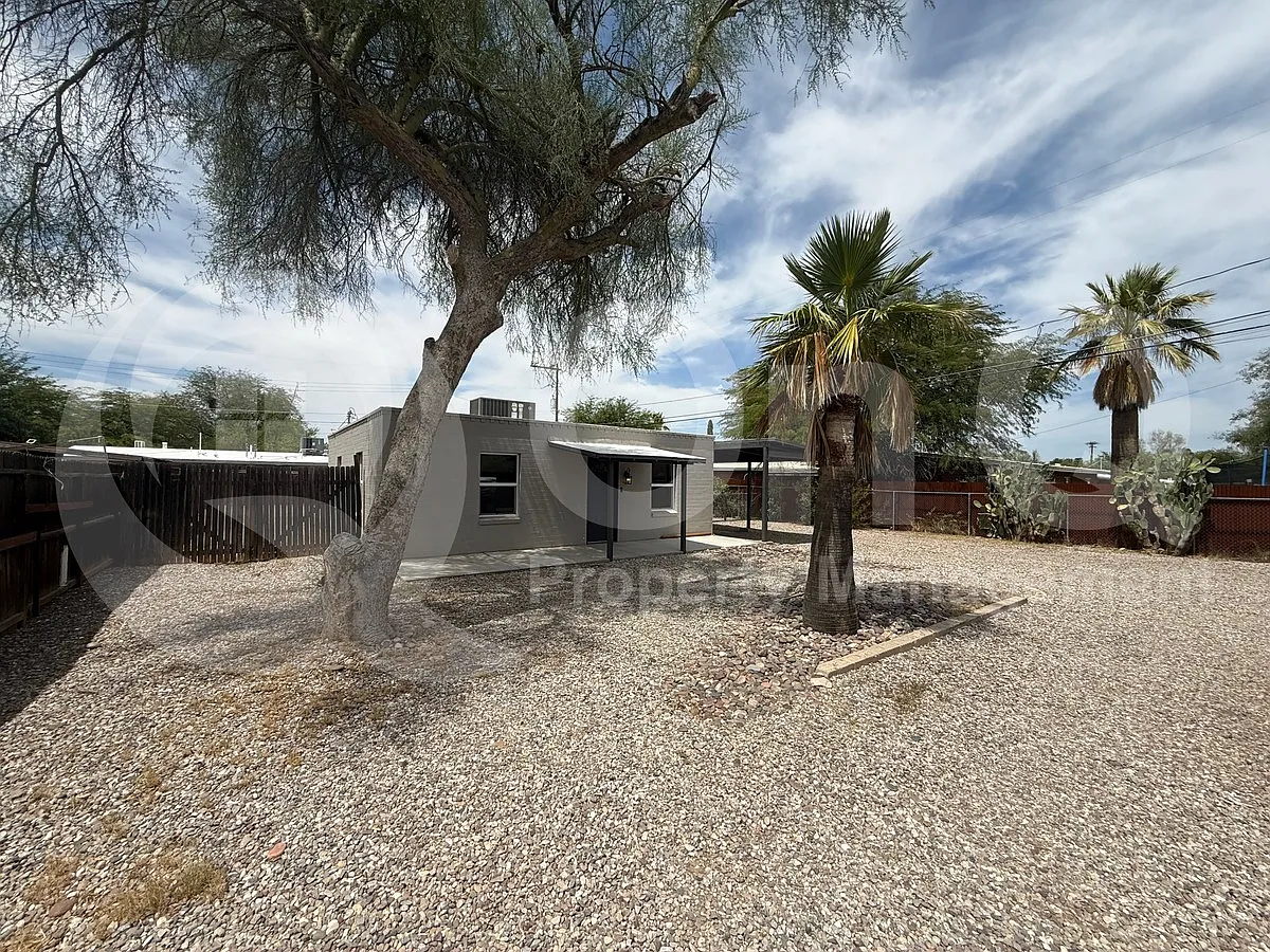 3 bed, 3.0 bath, 1386 sqft, $2,200 — Photo 2
