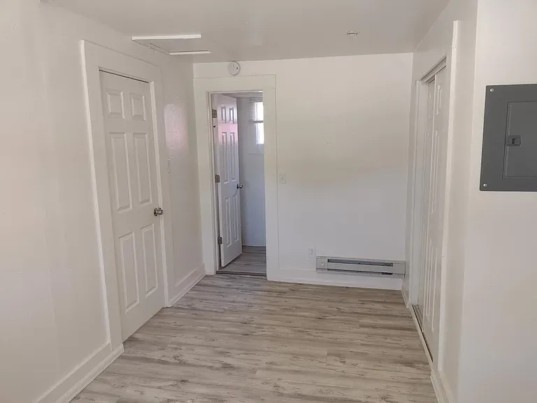 405 11th Ave #4 — Photo 7