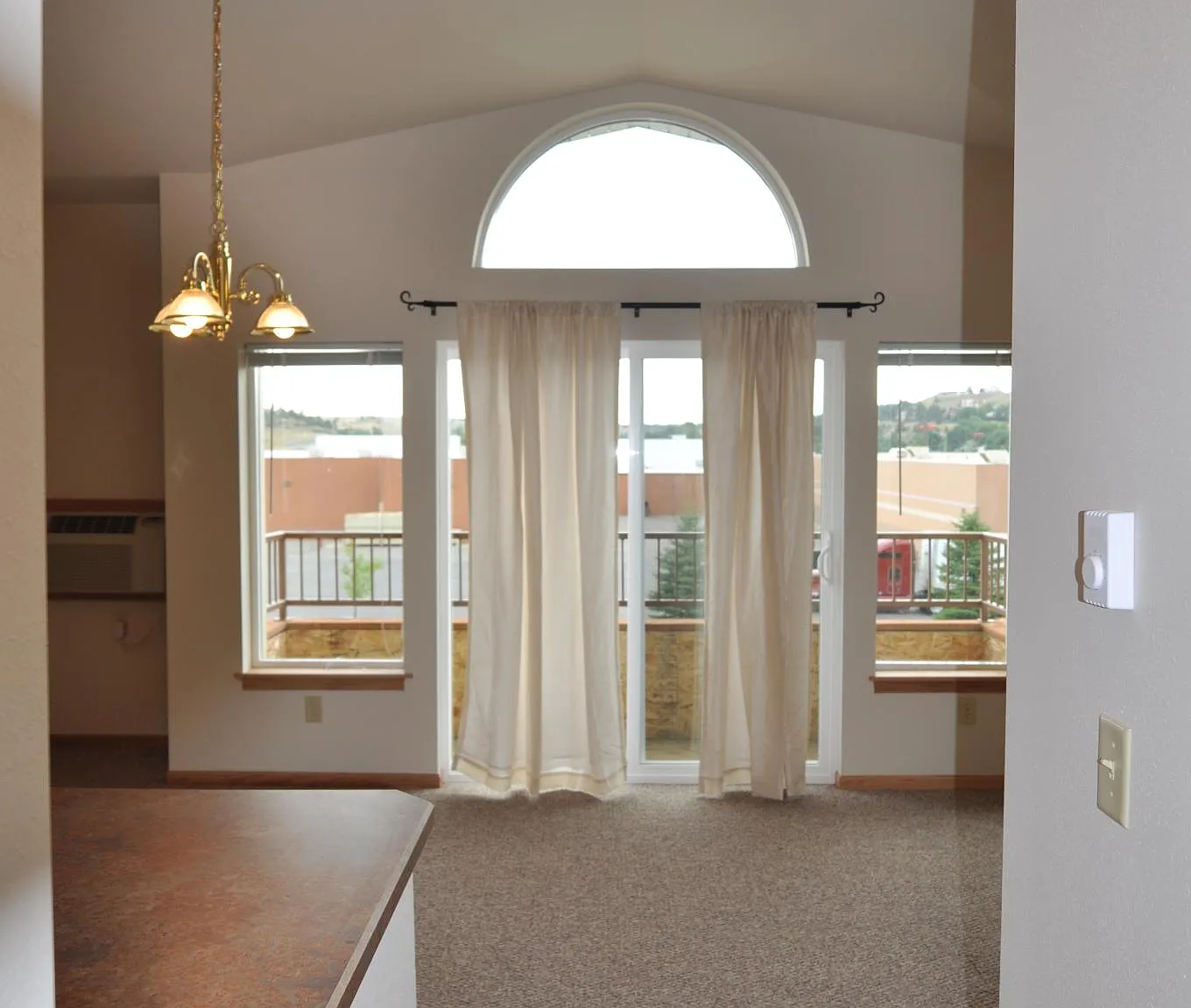 325 Lincoln Ln — Photo 1