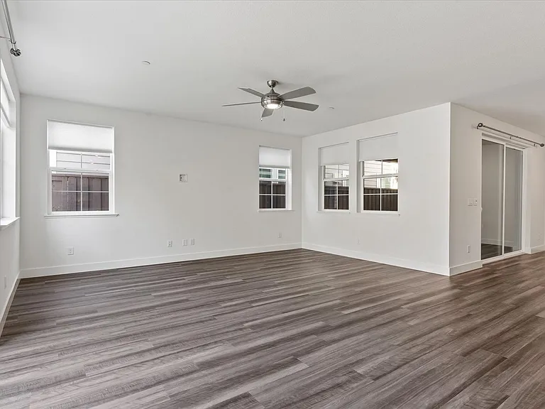 6921 Peak Way — Photo 53