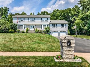 6 Timber Ln, Manalapan, NJ 07726