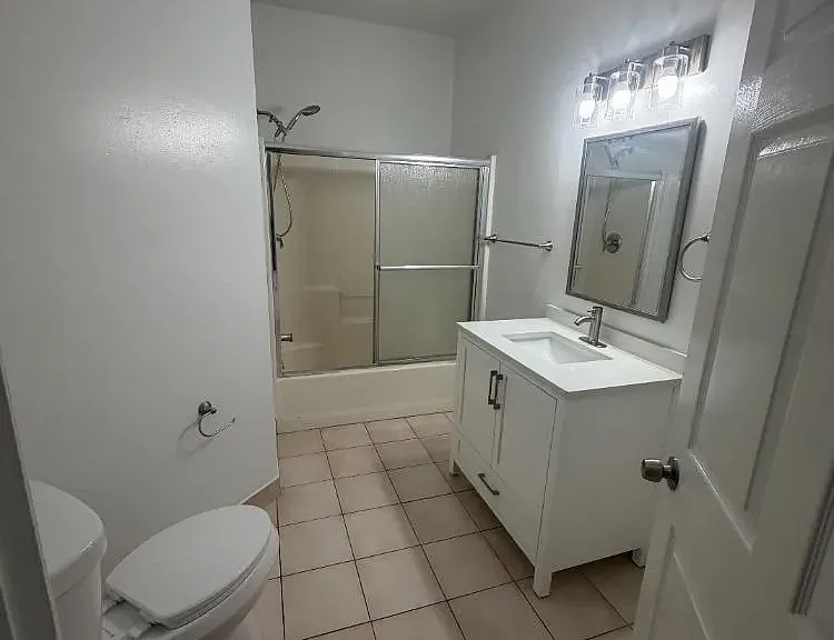350 E Washington Ave #B — Photo 6