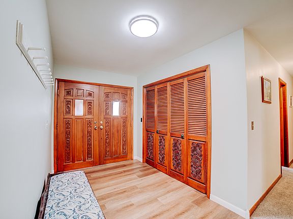 2nd image of 940 S Belmont Ave