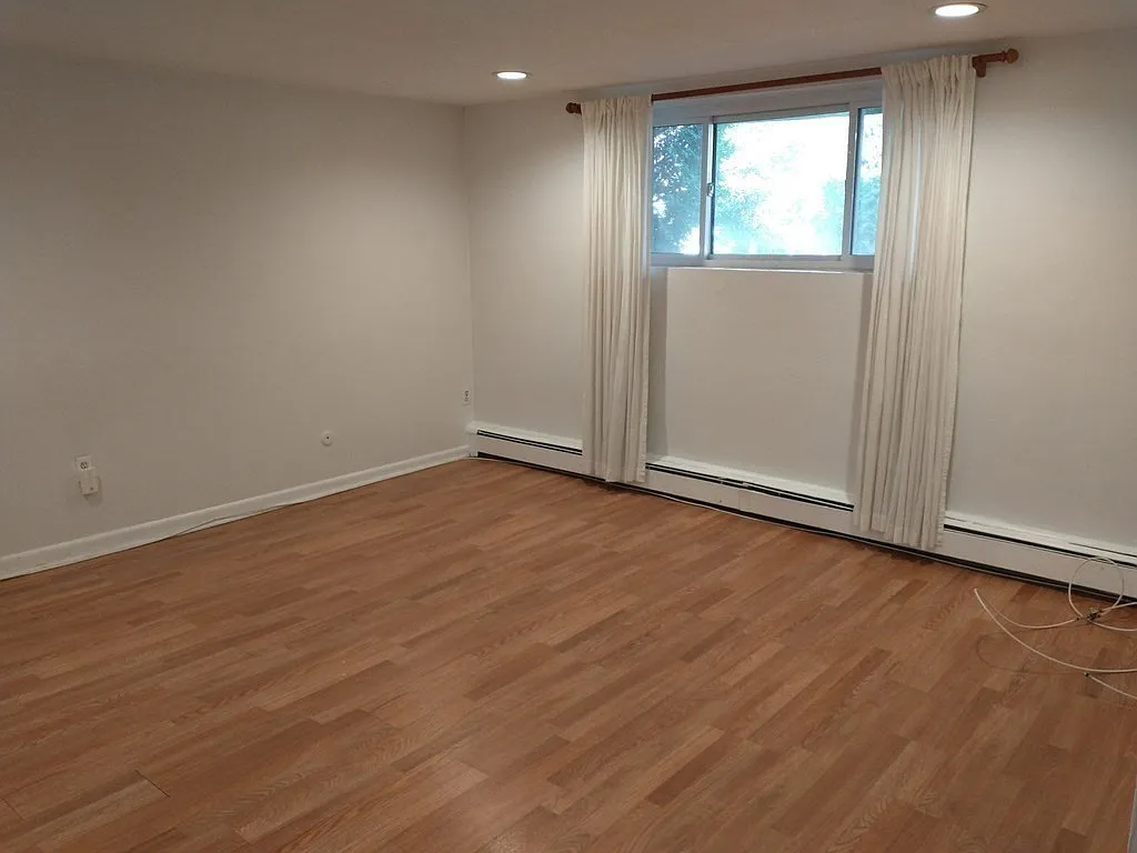 2 bed, 1.0 bath, 775 sqft, $2,500 — Photo 3
