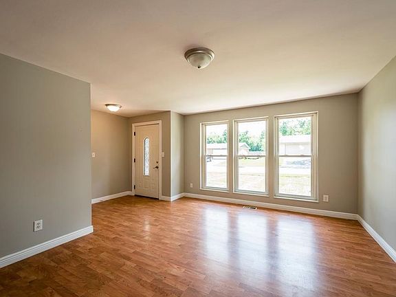 5th image of 216 Porter Dr