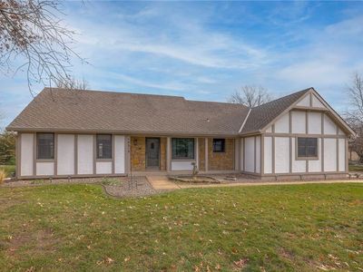 16313 Riggs Rd, Stilwell, KS, 66085