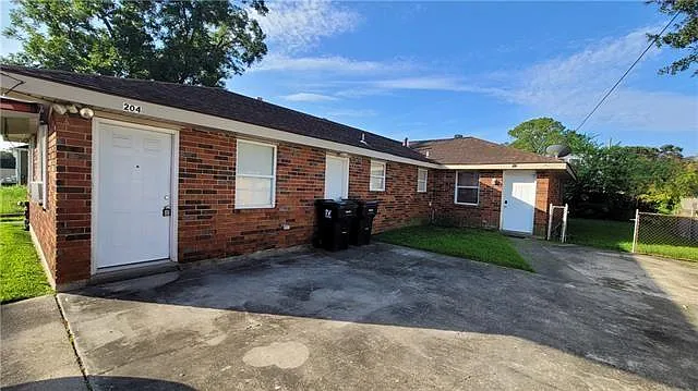 2 bed, 1.0 bath, 900 sqft, $1,400 — Photo 3