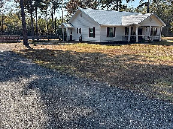 2nd image of 20 Bluegill Rd