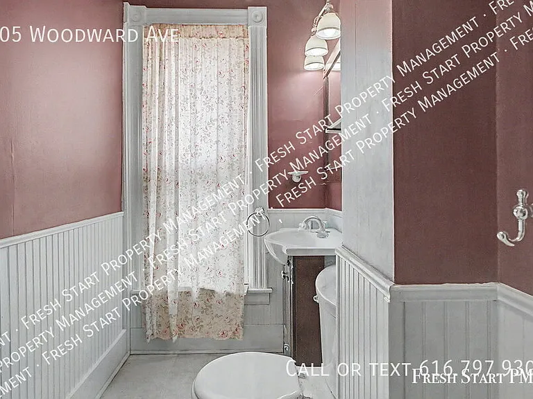 505 Woodward Ave — Photo 32