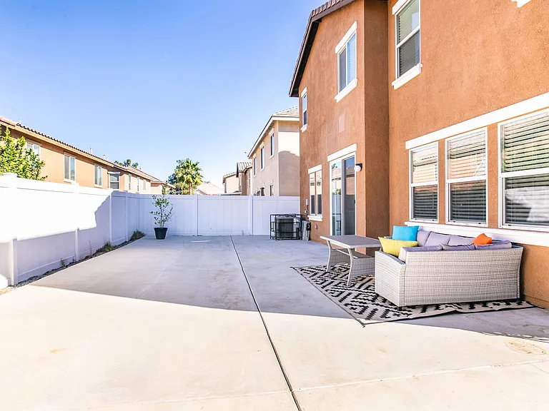 552 Blackberry Dr — Photo 32