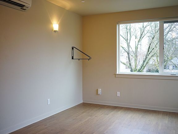 4th image of 2250 NE Glisan St #205