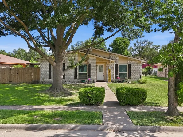 1322 Paris Dr, Garland, TX 75040