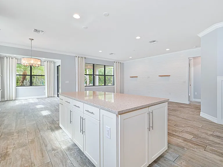 14589 Laguna Dr — Photo 14