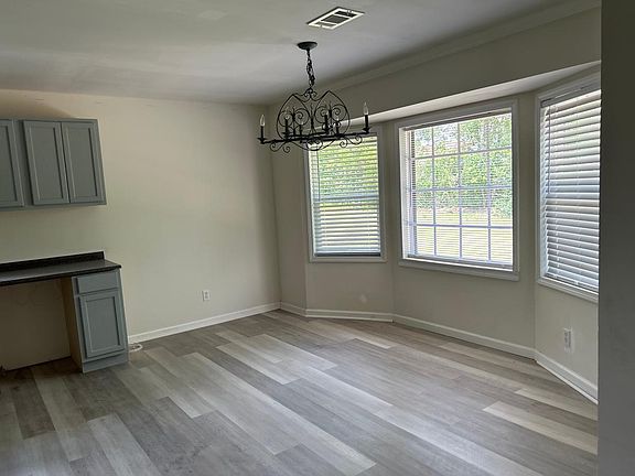 5th image of 300 Roebuck Ave