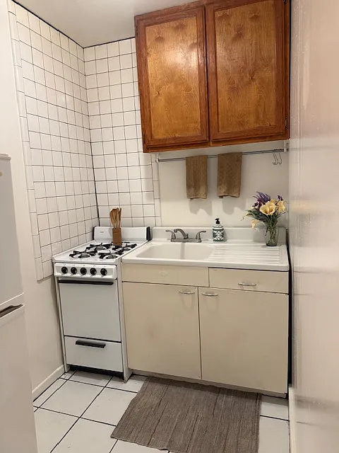Studio, $1,700 — Photo 4