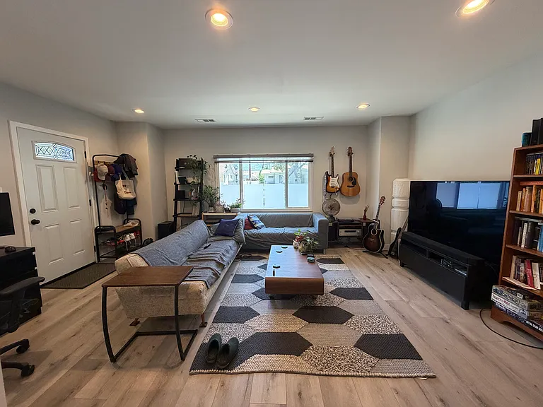 713 S Columbus Ave #713 — Photo 6