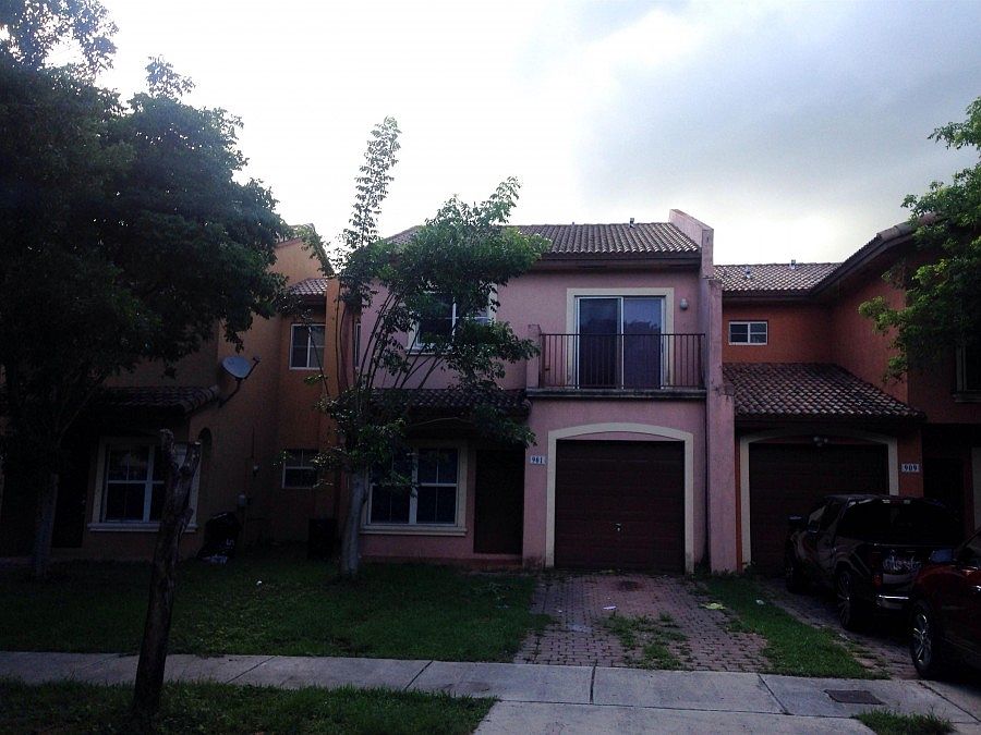 1st image of 901 SW 6th Pl