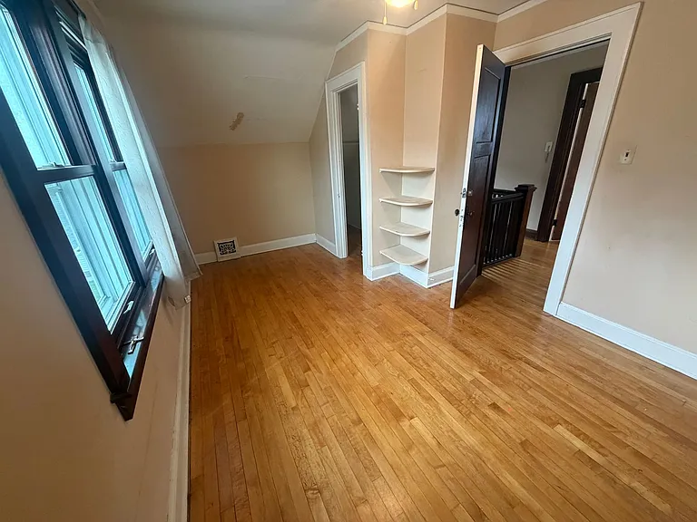 3504 S Clement Ave — Photo 6