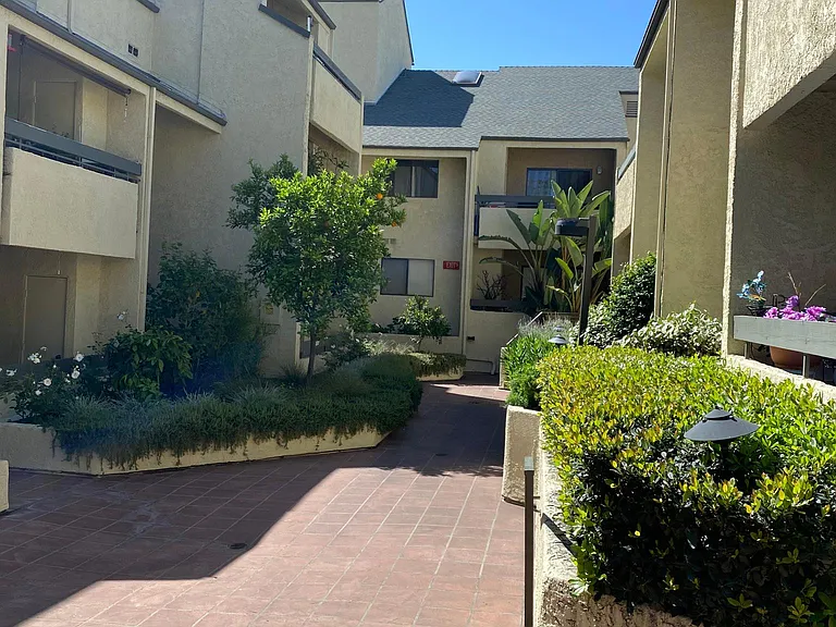 64 N Mar Vista Ave #103 — Photo 14