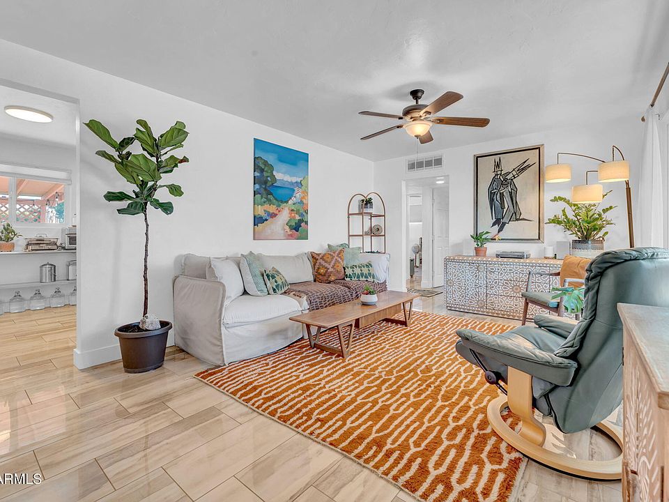 1st image of 413 W CARON Street