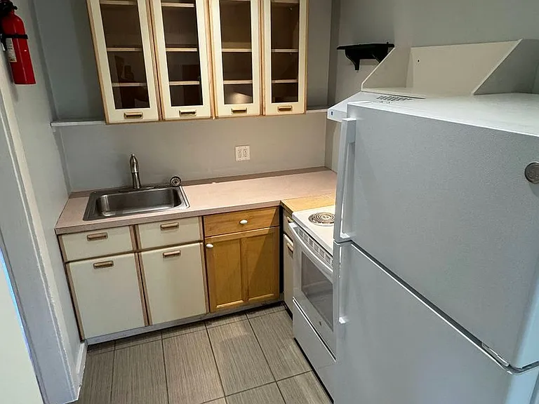 576 E 16th Ave #A — Photo 5