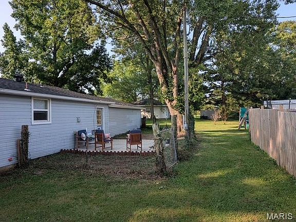 3rd image of 435 Old Springfield Rd