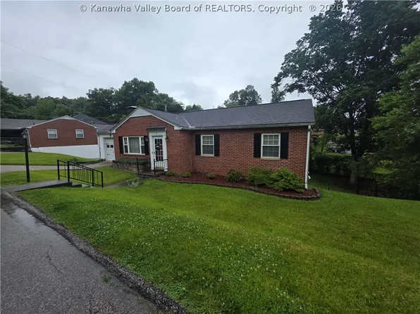 4 Marquis Dr, Huntington, WV 25705