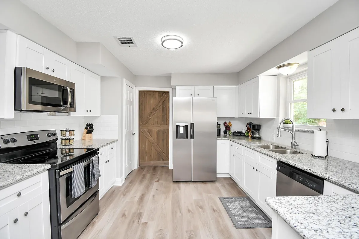 Building Photo - 21722 Forest Glade Dr
