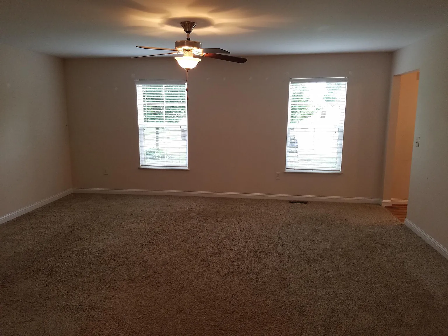 3 bed, 2.5 bath, 1600 sqft, $2,250 — Photo 3
