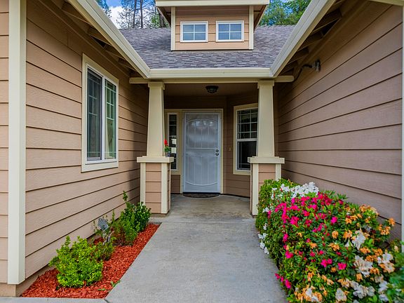 2nd image of 3896 Craftsman Ave