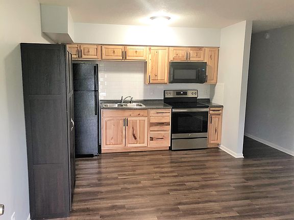 Kitchen includes Microwave, Oven/Range, Fridge