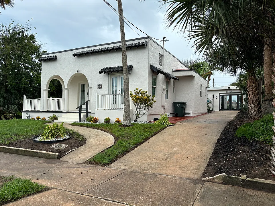 402 Hillside Ave #402