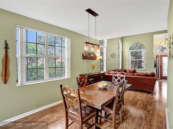 5th image of 10647 NW 48th St