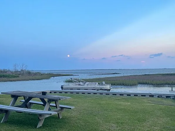 429 E Bayshore Dr, Palacios, TX 77465