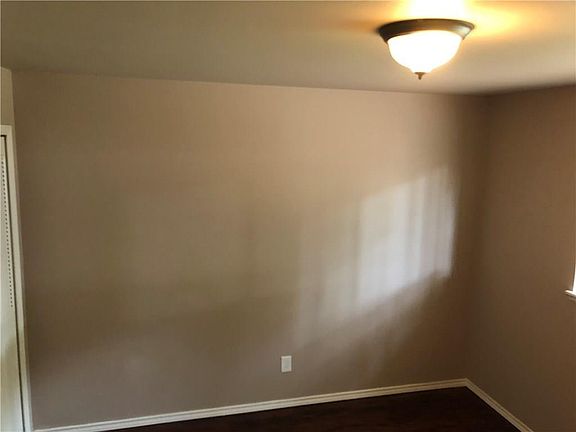 3rd image of 1068 Brownwood Dr