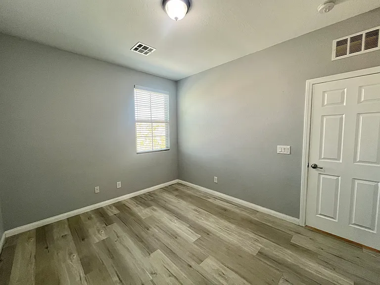 576 Glassford Ct — Photo 54