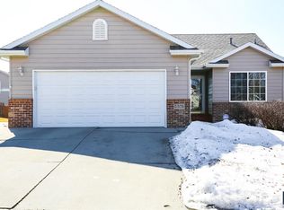 5405 W Pineridge Dr, Sioux Falls, SD 57107