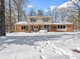 1761 Oakstone Dr, Rochester Hills, MI 48309