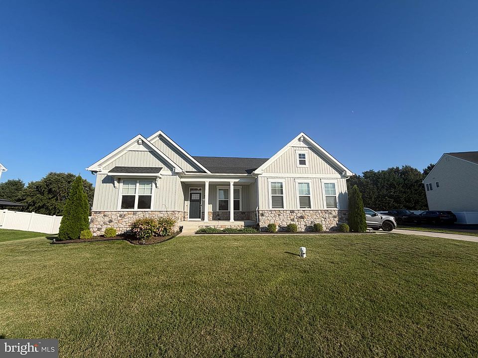 1st image of 729 Hampton Hill Dr